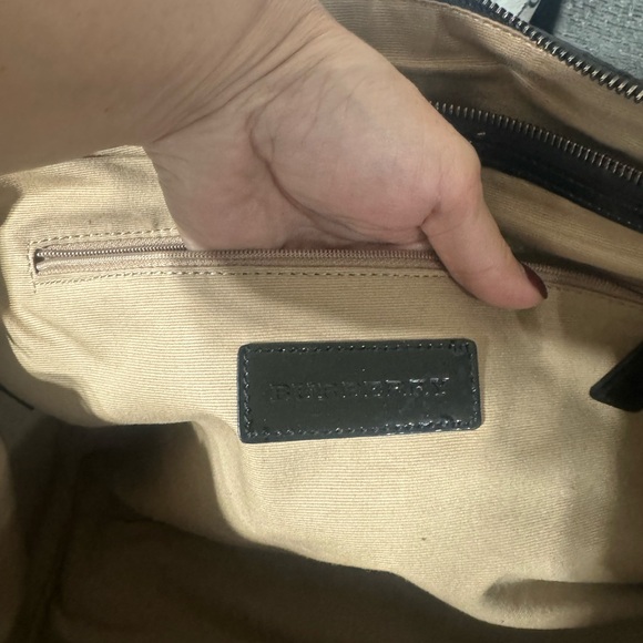 BURBERRY HANDBAG 😊😊 💯 % - Picture 15 of 16